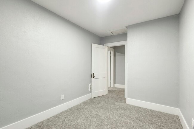 Building Photo - 1728 Berkshire Pl