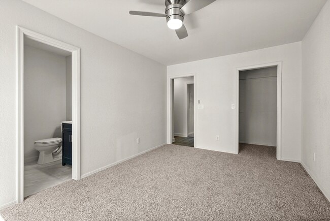 Building Photo - 412 W Austin St