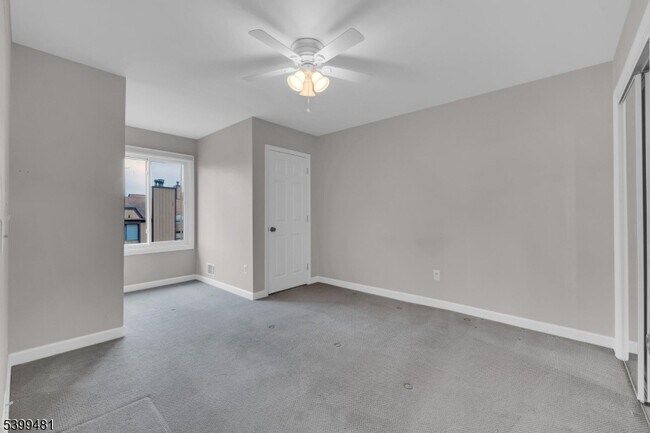 Building Photo - 107 Wimbledon Square