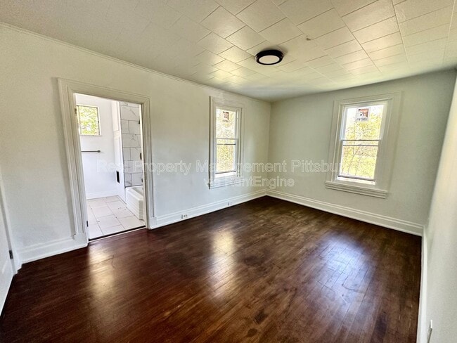 Building Photo - 1379 Paulson Ave