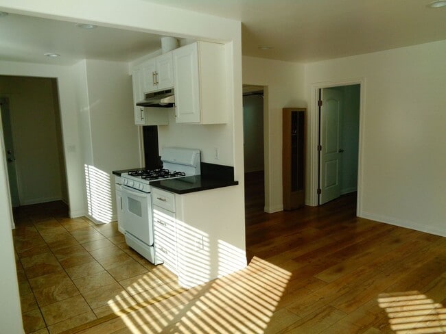 Building Photo - 2 Bedroom 1 Bath Remodeled House for Rent ...
