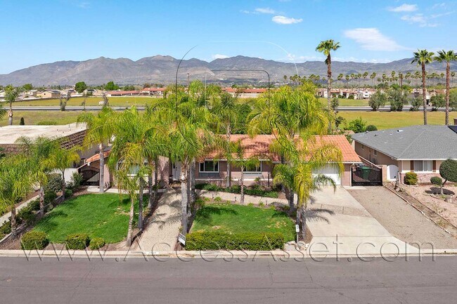 Building Photo - Beautiful 3BR/2BA Home In Hemet With Lush Backyard & Fruit Trees!