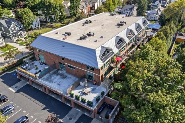 Building Photo - 300 Hamilton St