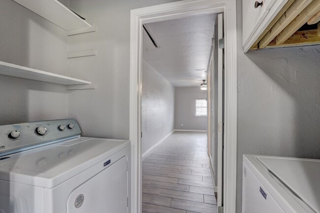 Building Photo - This Cute and Cozy 4 Bed, 2 Bath Home is Available now!!