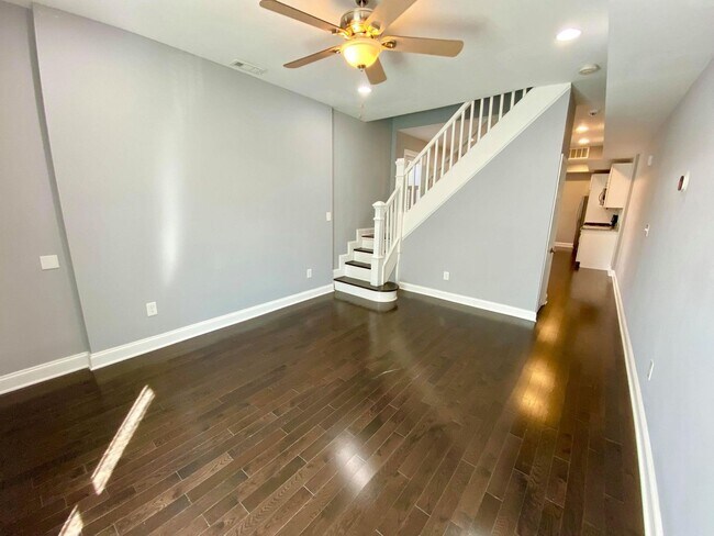 Building Photo - Stunning 2bed/3.5ba Highlandtown Home - Re...