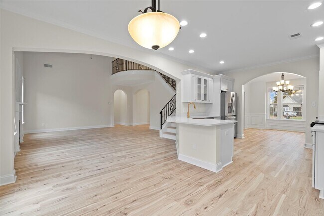 Building Photo - 12123 Brooks River Dr
