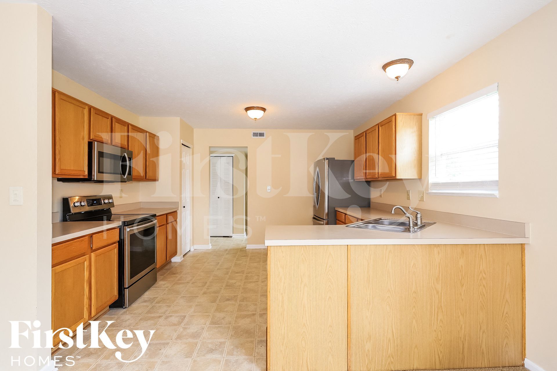 Building Photo - 7228 Village Oaks Dr