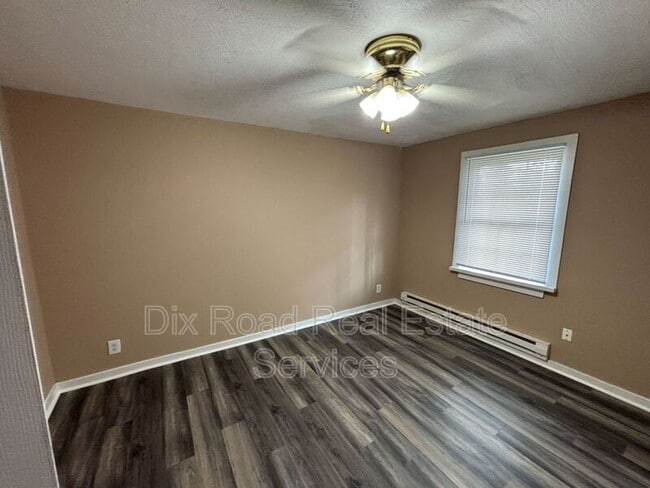 Building Photo - 829 Maple Ave