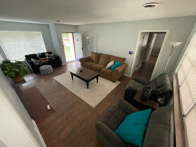 Building Photo - 2920 Highwoods Dr E
