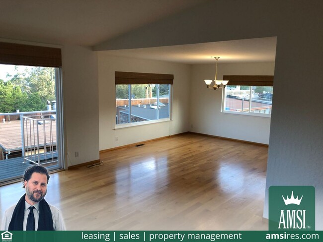 Building Photo - Huge and bright top floor 3 bedroom flat w...