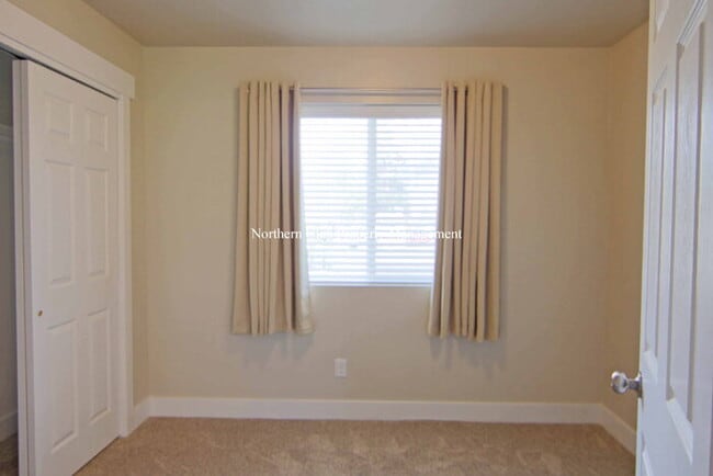 Building Photo - Newer 2 Bed 1 Bath HVAC