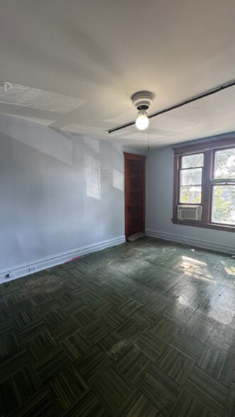 Building Photo - 4129 N Ridgeway Ave