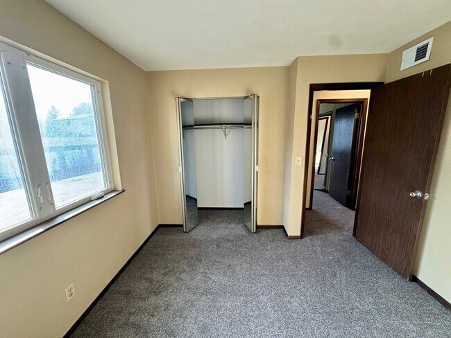 Building Photo - Updated 2BR Condo in Fox Meadows Estates – Garage Included