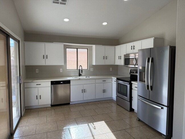 Building Photo - 1162 W 2nd Ave