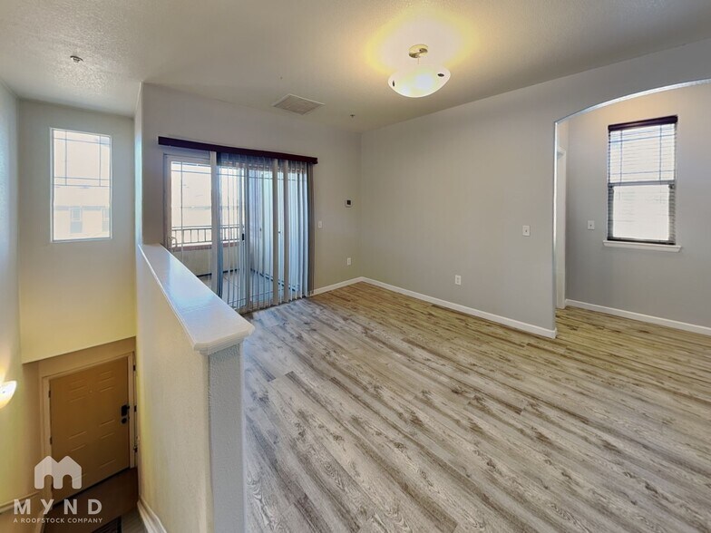 Building Photo - 803 E 98th Ave