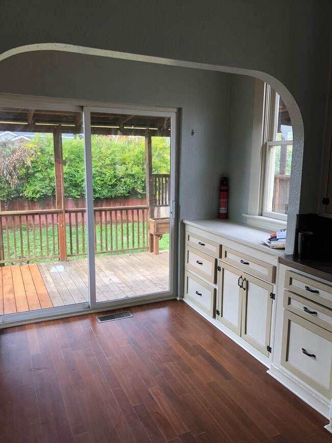 Building Photo - 6609 N Omaha Ave