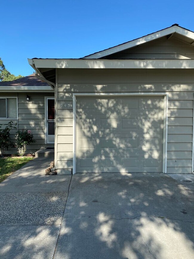 Building Photo - 44-2306