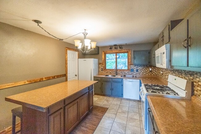 Building Photo - Single Family Home in Mead School District!