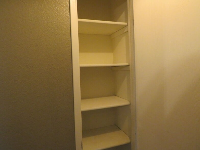 Building Photo - Juanita Townhome in Westwood Village ** 2bed/1.5 bath corner unit with Nice Private Backyard  $21...