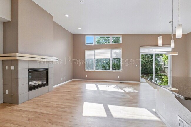 Building Photo - 1821 Blue Star Ln