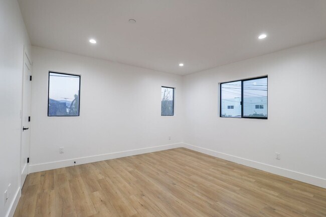 Building Photo - 4647 Pickford St