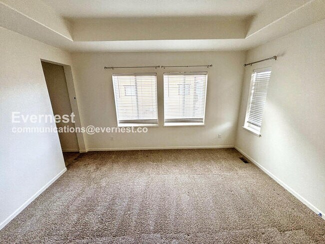 Building Photo - 10811 N Montane Dr