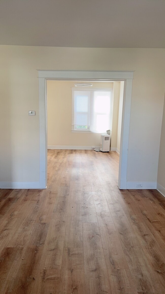 Building Photo - 2307 Windsor Ave