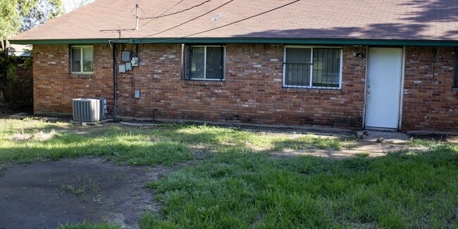 Building Photo - 1309 NE 33rd St