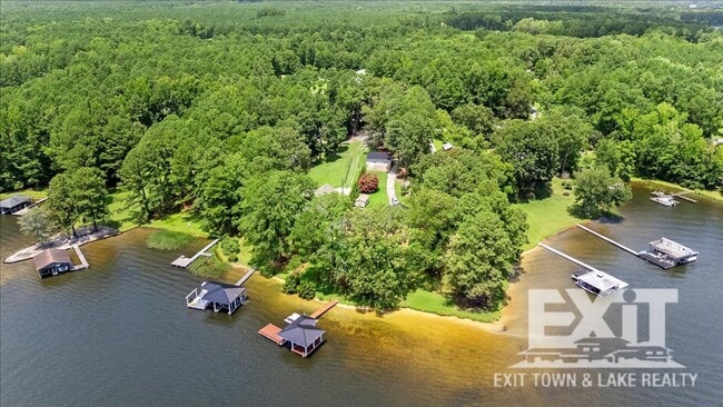 Building Photo - Gorgeous Waterfront Property with 4 Bedroo...