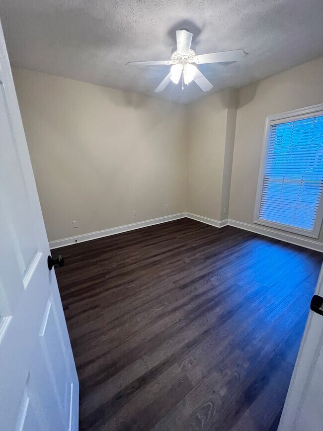 Building Photo - Gardens at Gatewood Townhome
