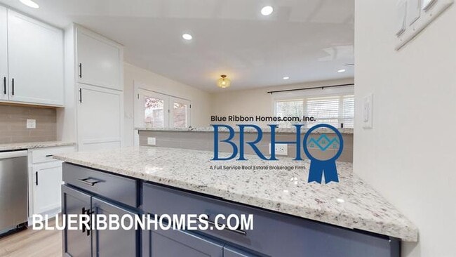 Building Photo - 501 Idlewood Ln