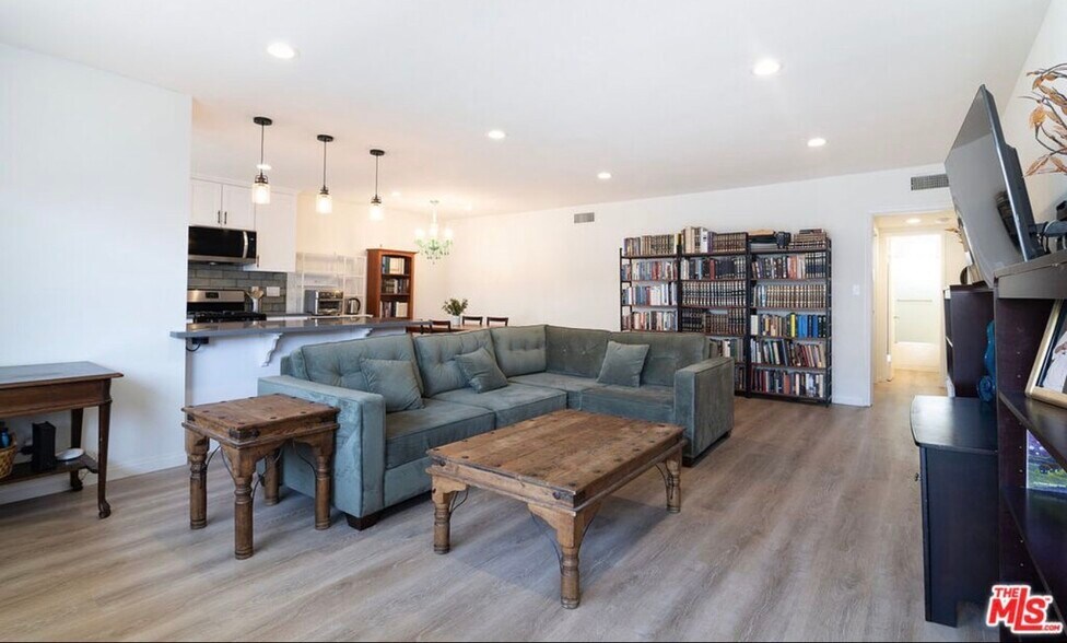 Building Photo - 4358 Mammoth Ave