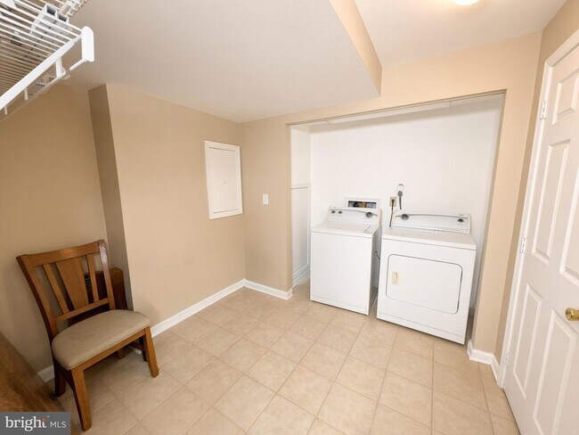 Building Photo - 11324 Clear Brook Ct