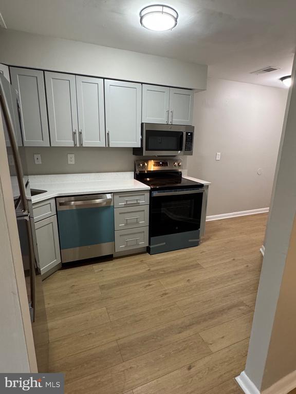 Building Photo - 13409 Shady Knoll Dr