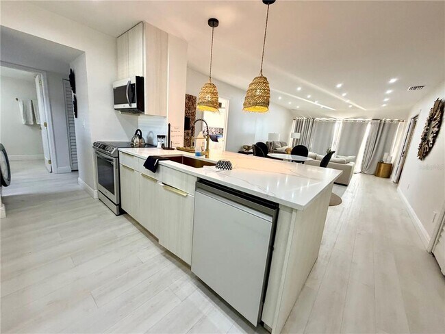 Building Photo - 29230 Bay Hollow Dr