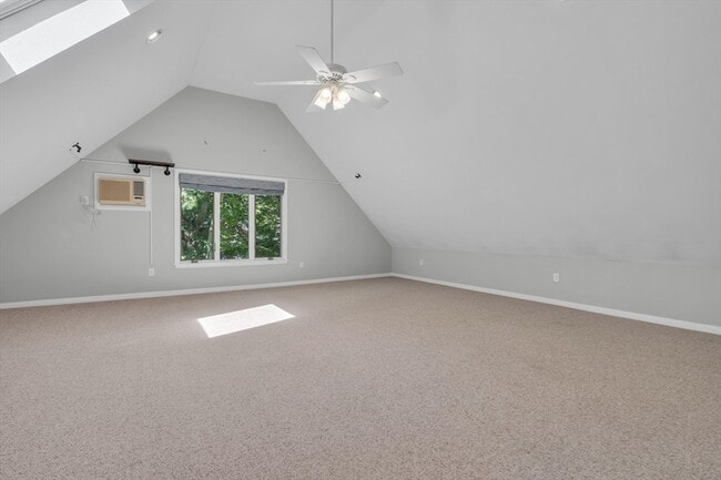 Building Photo - 606 Springs Rd