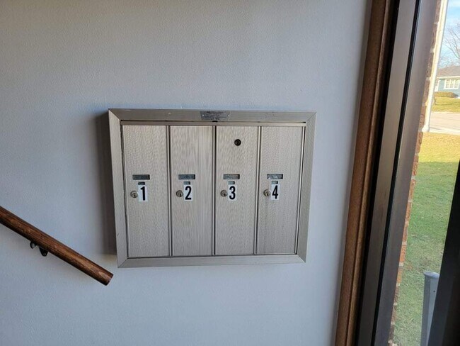 Building Photo - 3621 Dalewood Ave SE