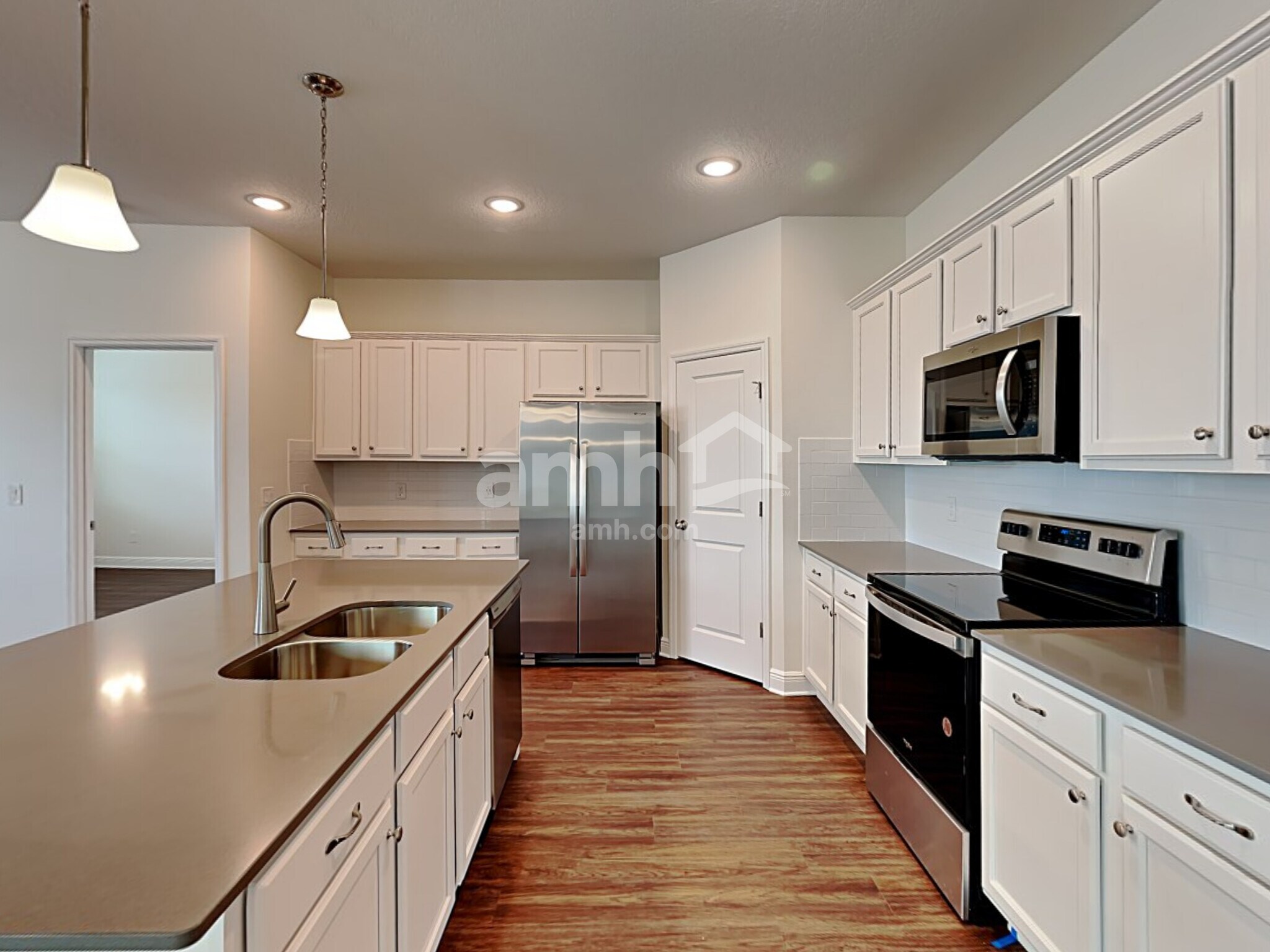 Building Photo - 1058 Sky Lks Dr