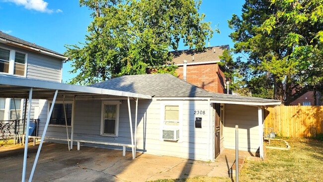 Building Photo - 2 Bed 1 Bath in the University Add Near Paseo and 23rd St Restaurants