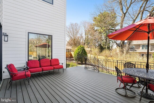 Building Photo - 1100 Balls Hill Rd