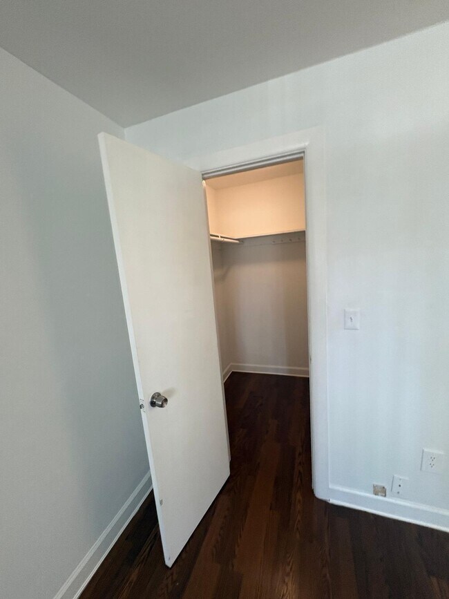 Building Photo - 1501 Crescent