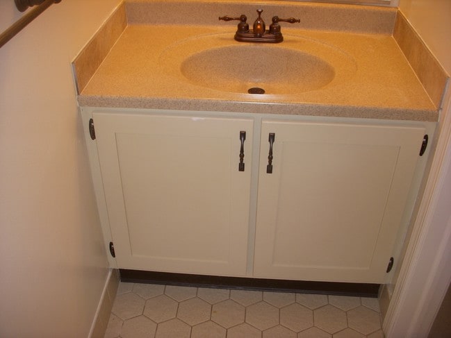 Half Bath 1st Floor - 140 Dickinson Ln