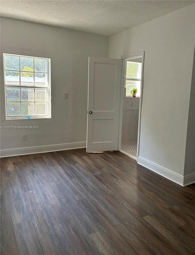 Building Photo - 750 NE 86th St