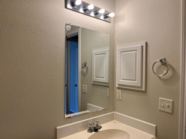 Building Photo - 3818 English Oak Dr