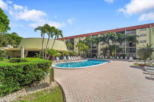 Building Photo - 5300 NE 24th Terrace