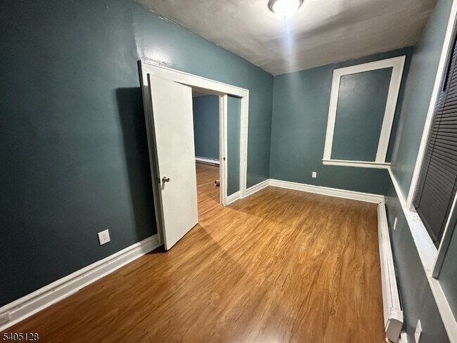 Building Photo - 241 Wainwright St