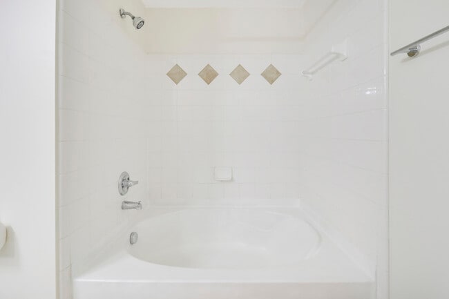 Building Photo - 6305 Myrtlewood Cir W