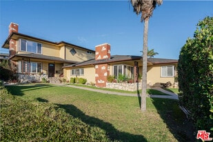 Building Photo - 5025 W 58th Pl