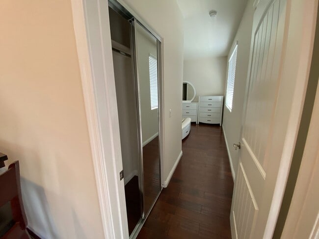 Building Photo - Beautiful Four Bedroom Townhouse in Pasadena