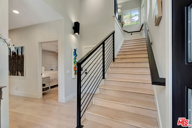 Building Photo - 3859 Rambla Pacifico St